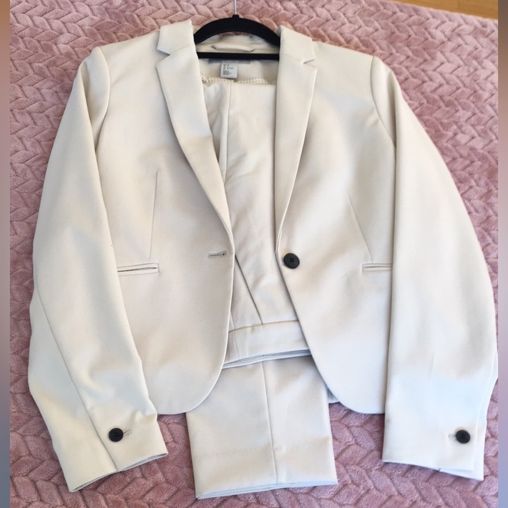Cream colored two piece pant suit by H&M size 8